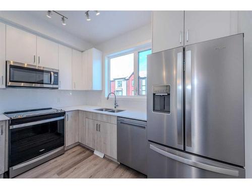 535-850 Belmont Drive Sw, Calgary, AB - Indoor Photo Showing Kitchen With Stainless Steel Kitchen With Double Sink