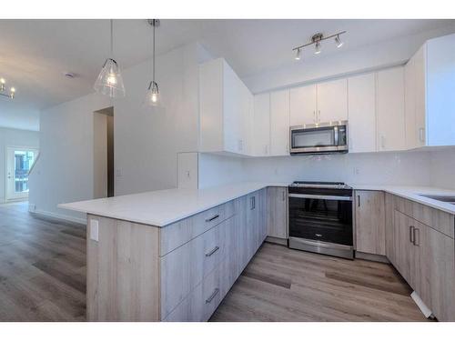 535-850 Belmont Drive Sw, Calgary, AB - Indoor Photo Showing Kitchen With Upgraded Kitchen