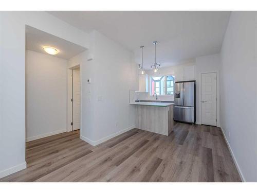 535-850 Belmont Drive Sw, Calgary, AB - Indoor Photo Showing Kitchen