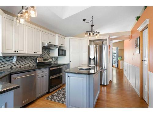 103 Cambria Road, Strathmore, AB - Indoor Photo Showing Kitchen With Stainless Steel Kitchen With Upgraded Kitchen