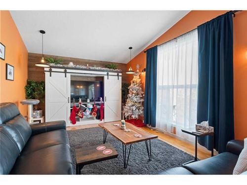 103 Cambria Road, Strathmore, AB - Indoor Photo Showing Living Room