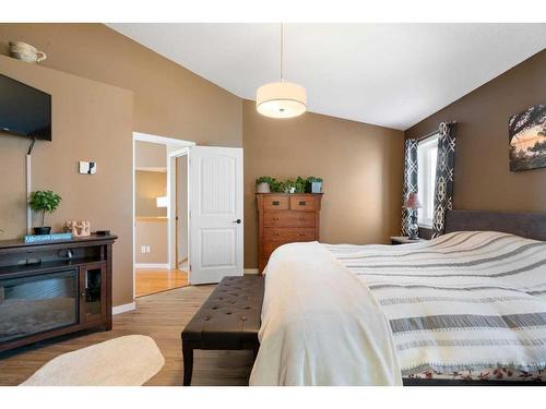 103 Cambria Road, Strathmore, AB - Indoor Photo Showing Bedroom