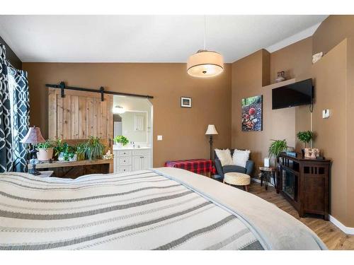 103 Cambria Road, Strathmore, AB - Indoor Photo Showing Bedroom