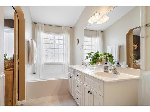 103 Cambria Road, Strathmore, AB - Indoor Photo Showing Bathroom