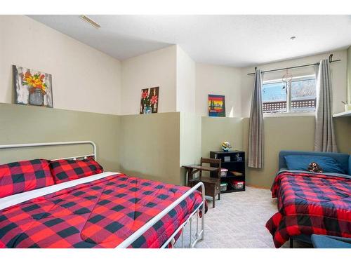 103 Cambria Road, Strathmore, AB - Indoor Photo Showing Bedroom