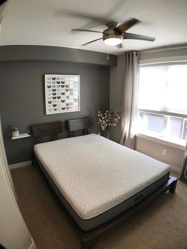 239 Mckenzie Towne Square Se, Calgary, AB - Indoor Photo Showing Bedroom