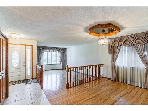 307 Hawkview Manor Circle Nw, Calgary, AB - Indoor Photo Showing Other Room