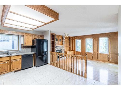 307 Hawkview Manor Circle Nw, Calgary, AB - Indoor Photo Showing Kitchen With Double Sink