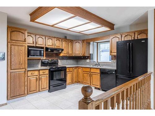 307 Hawkview Manor Circle Nw, Calgary, AB - Indoor Photo Showing Kitchen