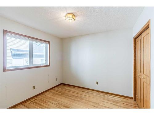 307 Hawkview Manor Circle Nw, Calgary, AB - Indoor Photo Showing Other Room