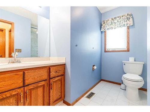 307 Hawkview Manor Circle Nw, Calgary, AB - Indoor Photo Showing Bathroom