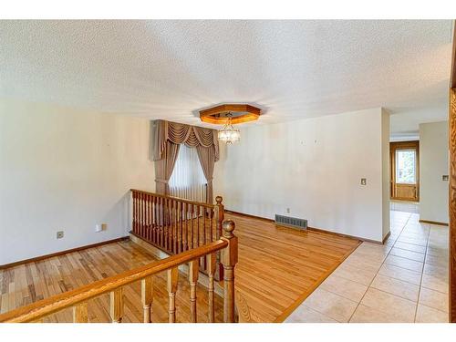 307 Hawkview Manor Circle Nw, Calgary, AB - Indoor Photo Showing Other Room