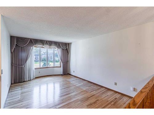 307 Hawkview Manor Circle Nw, Calgary, AB - Indoor Photo Showing Other Room