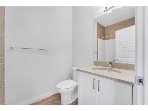 59 Belvedere Green Se, Calgary, AB - Indoor Photo Showing Bathroom