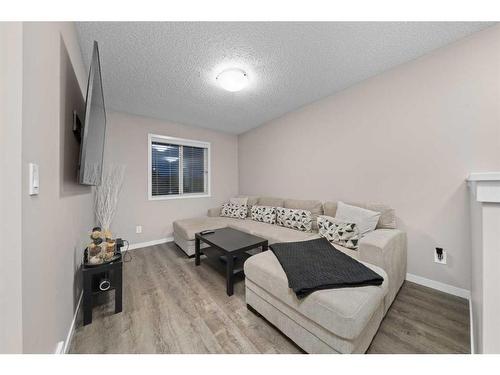 521 West Lakeview Drive, Chestermere, AB - Indoor Photo Showing Bedroom