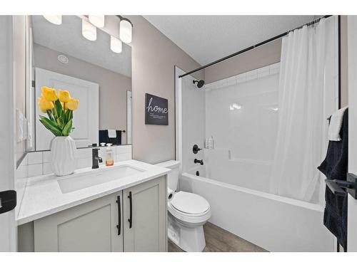 521 West Lakeview Drive, Chestermere, AB - Indoor Photo Showing Bathroom