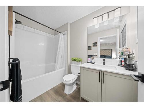 521 West Lakeview Drive, Chestermere, AB - Indoor Photo Showing Bathroom