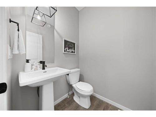 521 West Lakeview Drive, Chestermere, AB - Indoor Photo Showing Bathroom