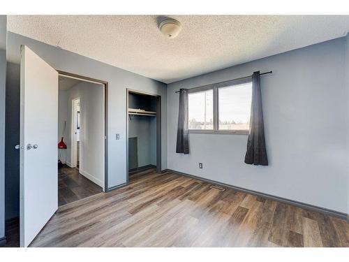 4851 Mardale Road Ne, Calgary, AB - Indoor Photo Showing Other Room