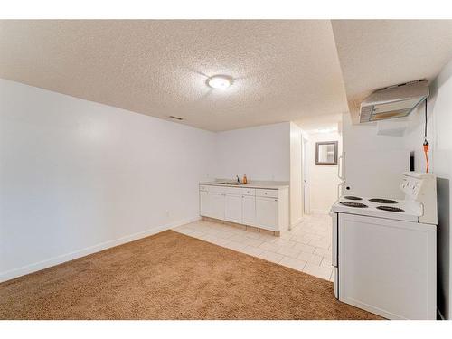 4851 Mardale Road Ne, Calgary, AB - Indoor Photo Showing Laundry Room