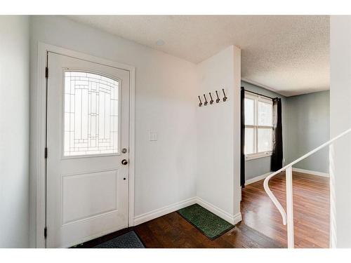 4851 Mardale Road Ne, Calgary, AB - Indoor Photo Showing Other Room