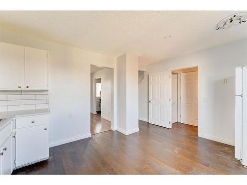 4851 Mardale Road Ne, Calgary, AB - Indoor Photo Showing Kitchen