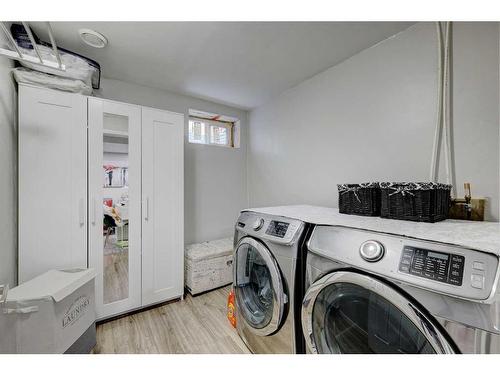 122 Osborne Rise Sw, Airdrie, AB - Indoor Photo Showing Laundry Room