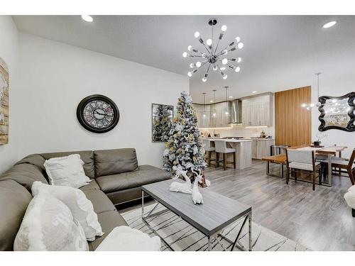 122 Osborne Rise Sw, Airdrie, AB - Indoor Photo Showing Living Room