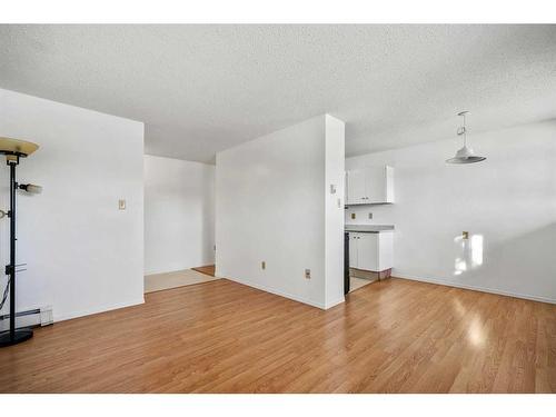 502-11620 Elbow Drive Sw, Calgary, AB - Indoor Photo Showing Kitchen