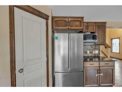 1920 New Brighton Drive Se, Calgary, AB - Indoor Photo Showing Kitchen