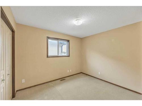 1920 New Brighton Drive Se, Calgary, AB - Indoor Photo Showing Other Room