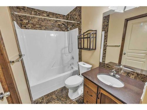 1920 New Brighton Drive Se, Calgary, AB - Indoor Photo Showing Bathroom