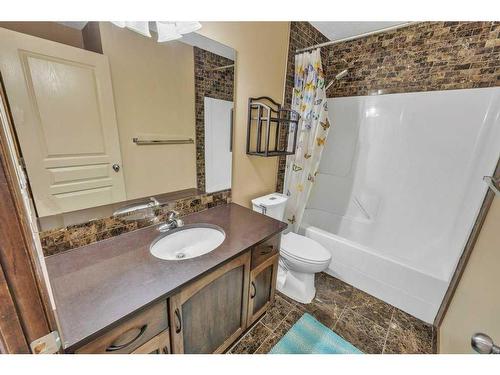 1920 New Brighton Drive Se, Calgary, AB - Indoor Photo Showing Bathroom