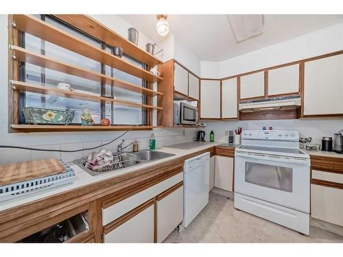 1030 Rundleview Drive, Canmore, AB - Indoor Photo Showing Kitchen With Double Sink