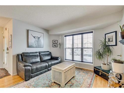 30 Covewood Place Ne, Calgary, AB - Indoor Photo Showing Living Room