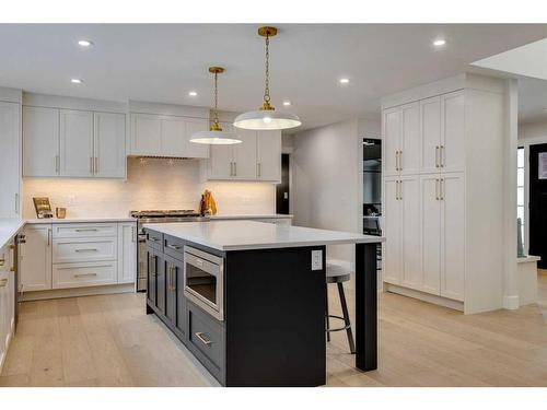 7028 Kennedy Drive Sw, Calgary, AB - Indoor Photo Showing Kitchen With Upgraded Kitchen