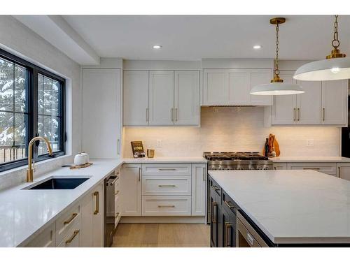 7028 Kennedy Drive Sw, Calgary, AB - Indoor Photo Showing Kitchen With Upgraded Kitchen