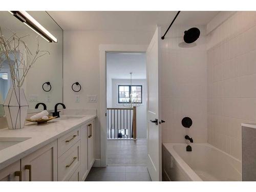 7028 Kennedy Drive Sw, Calgary, AB - Indoor Photo Showing Bathroom