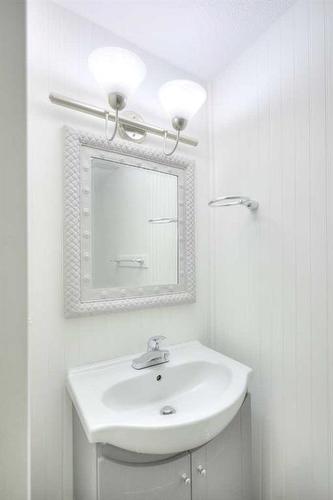 1504-11010 Bonaventure Drive Se, Calgary, AB - Indoor Photo Showing Bathroom