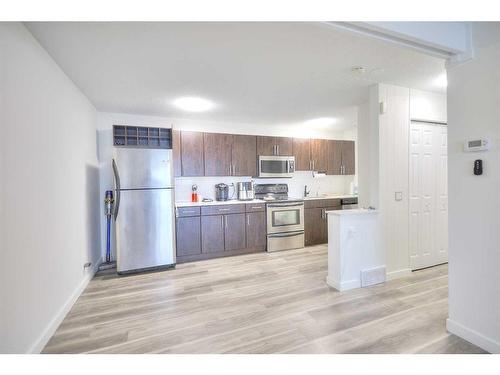 1504-11010 Bonaventure Drive Se, Calgary, AB - Indoor Photo Showing Kitchen