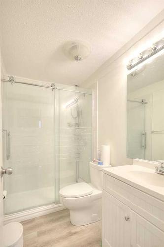 1504-11010 Bonaventure Drive Se, Calgary, AB - Indoor Photo Showing Bathroom