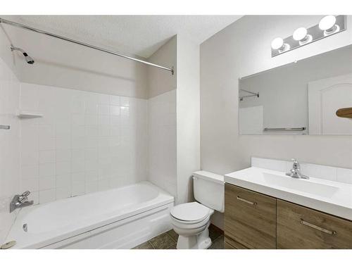 75-32 Whitnel Court Ne, Calgary, AB - Indoor Photo Showing Bathroom