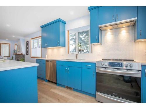 2 Cedarview Mews Sw, Calgary, AB - Indoor Photo Showing Kitchen With Stainless Steel Kitchen With Upgraded Kitchen