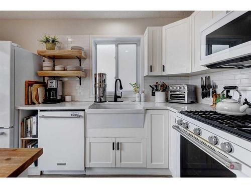 311 Mt Lorette Place Se, Calgary, AB - Indoor Photo Showing Kitchen