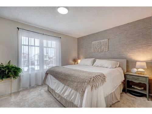 311 Mt Lorette Place Se, Calgary, AB - Indoor Photo Showing Bedroom