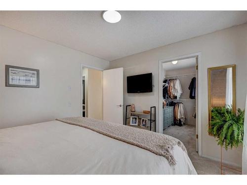 311 Mt Lorette Place Se, Calgary, AB - Indoor Photo Showing Bedroom