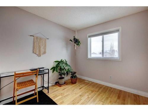 311 Mt Lorette Place Se, Calgary, AB - Indoor Photo Showing Other Room