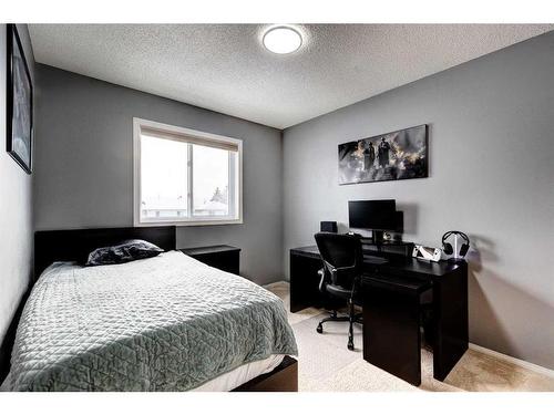 311 Mt Lorette Place Se, Calgary, AB - Indoor Photo Showing Bedroom