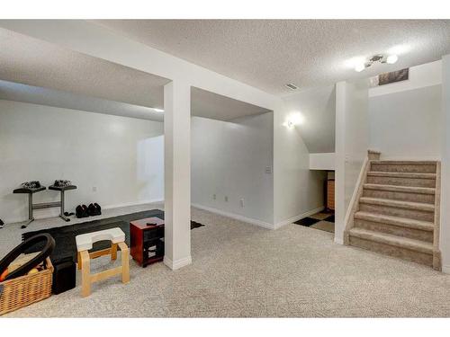 311 Mt Lorette Place Se, Calgary, AB - Indoor Photo Showing Other Room