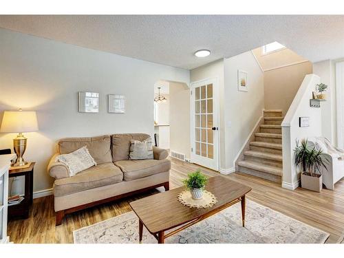 311 Mt Lorette Place Se, Calgary, AB - Indoor Photo Showing Living Room